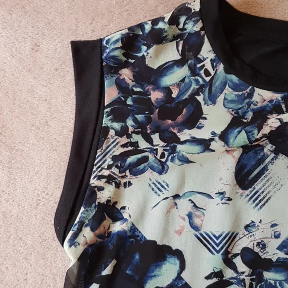 Jess Sheer Front Panel Patterned Top - Picture 4 of 7